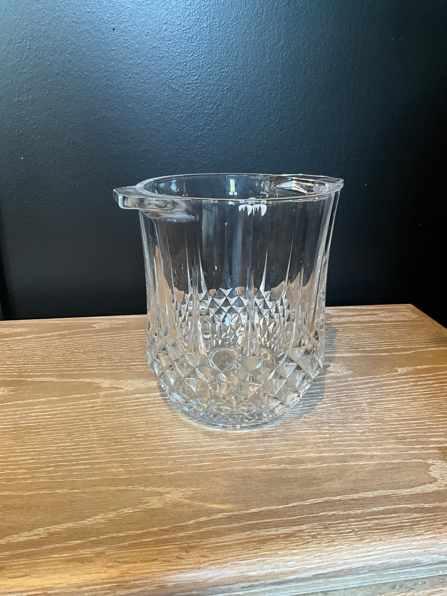 Cristal D' Arques Durand Longchamp champagne bucket in clear glass with elegant design, displayed on a reflective surface.