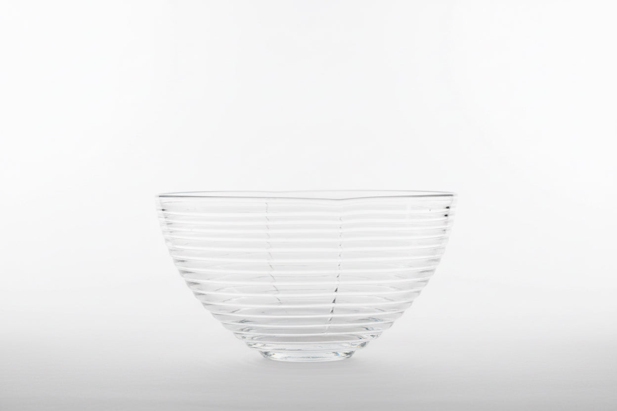 Ozmun Home Clover Bowl, ceramic serving bowl with green clover design, ideal for salads or snacks, on a white background.