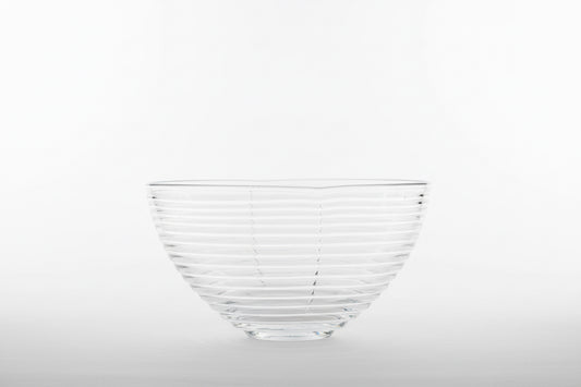 Ozmun Home Clover Bowl, ceramic serving bowl with green clover design, ideal for salads or snacks, on a white background.