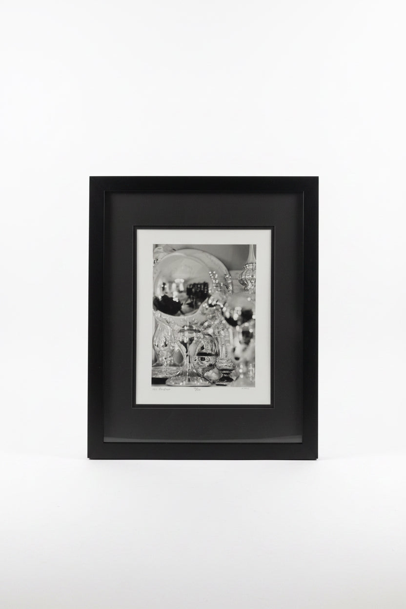 Black and white photo by Ozmun Home featuring a classic artistic scene with detailed textures and timeless contrast.